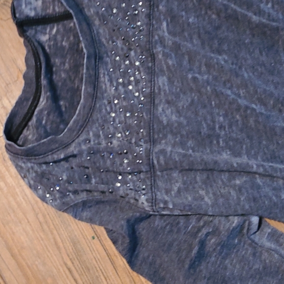 Top - Picture 2 of 4